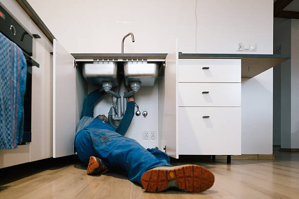 Professional Emergency Plumber technician working in Crockett, CA
